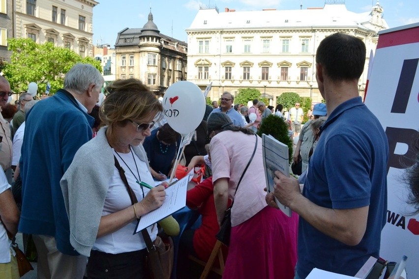 Piknik KOD Podbeskidzie w Bielsku-Białej z okazji 4 czerwca