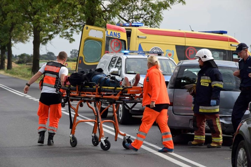 Dwie osoby ranne w wypadku w Miroszce koło Gniezna [ZDJĘCIA]