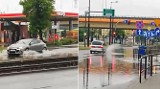 Intensywne opady deszczu w Bydgoszczy. Zalane ulice, połamane konary [wideo, zdjęcia]