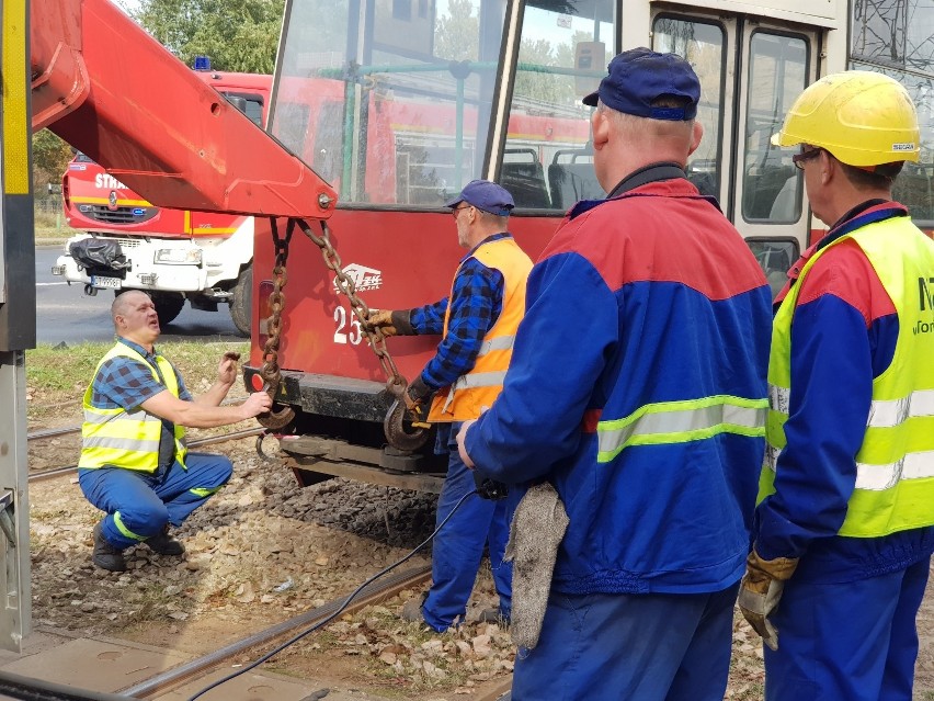 Do zderzenia autobusu z tramwajem doszło dziś chwilę po...