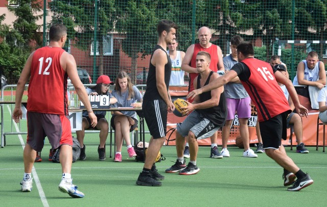 Na boiskach sportowych Szkoły Podstawowej nr 31 przy ul. Pułaskiego 11 w Rzeszowie rozegrano kolejną edycję największego na Podkarpaciu turnieju koszykówki 3x3 pod nazwą Rzeszów Streetball Challenge.