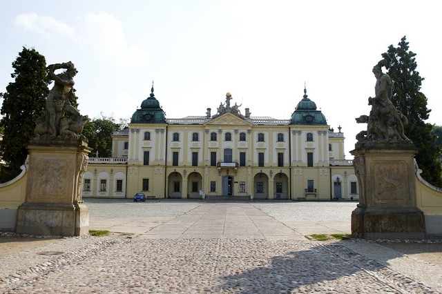 Pałac Branickich jest siedzibą Uniwersytetu Medycznego.