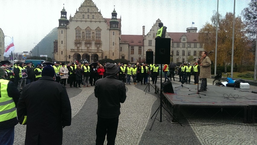 Protest mężczyzn organizowany w Poznaniu przez KOD