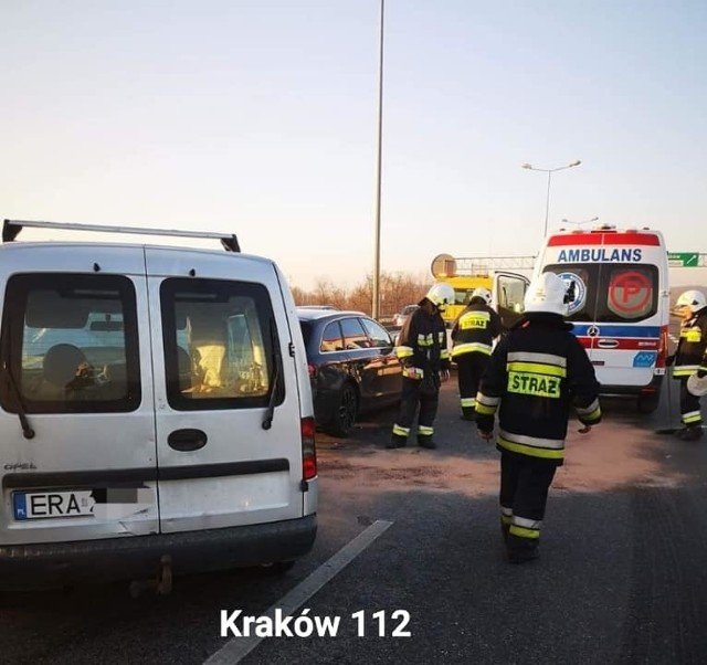 Wypadek na A4 w Krakowie. Zdjęcia dzięki uprzejmości serwisu - Kraków 112 - ratownictwo w obiektywie