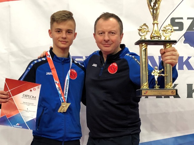 Złoty medalista Grand Prix Słowacji Dominik Dziuda i jego trener Maciej Gawłowski. Obaj reprezentują Olimp Łódź