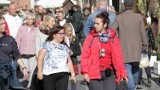 Bardzo tłumnie w Sandomierzu. Turyści wykorzystali słoneczny dzień na zwiedzanie. Rynek pękał w szwach