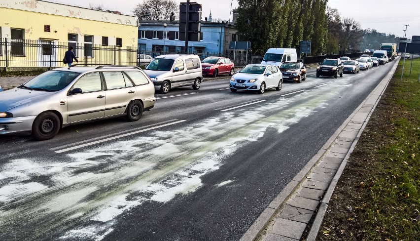 Informacja z godz. 15.30: plama została zlikwidowana. Nie ma...