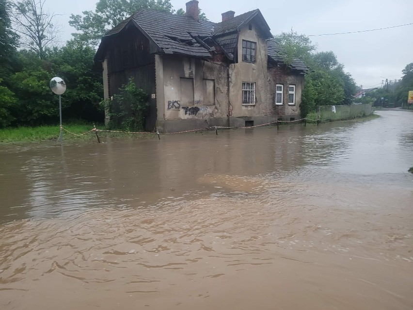 Alarm przeciwpowodziowy w trzech gminach powiatu bielskiego odwołany. To tam sytuacja była najtrudniejsza – ZDJĘCIA
