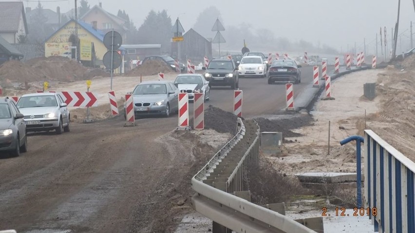 Trwa budowa mostu na rzece Narew w Uhowie