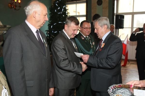 W czasie uroczystości zasłużeni działacze Ligi Obrony Kraju zostali odznaczeni medalami.