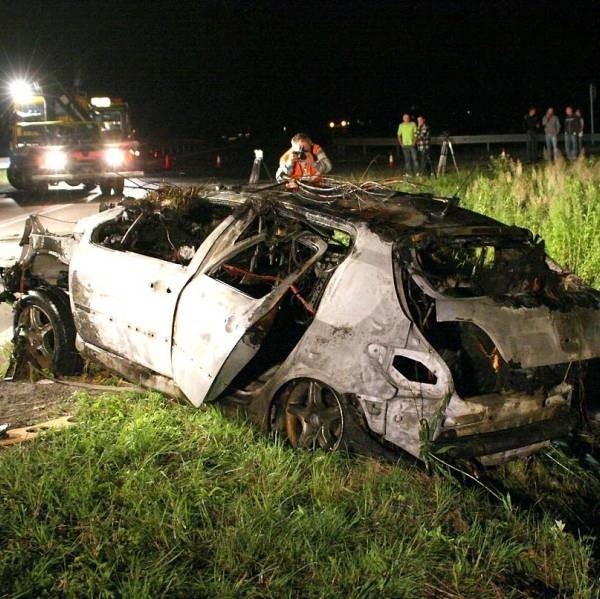 Tyle zostało z samochodów, w których zginęło pięcioro młodych ludzi.