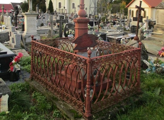 Tegoroczna kwesta w Końskich będzie przeznaczona na ratowanie grobów Antoniego Putowskiego i Leony Hodnikiewicz