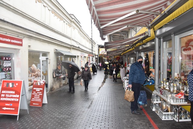 Pierwszy dzień Częstochowy w czerwonej strefie.Zobacz kolejne zdjęcia. Przesuwaj zdjęcia w prawo - naciśnij strzałkę lub przycisk NASTĘPNE