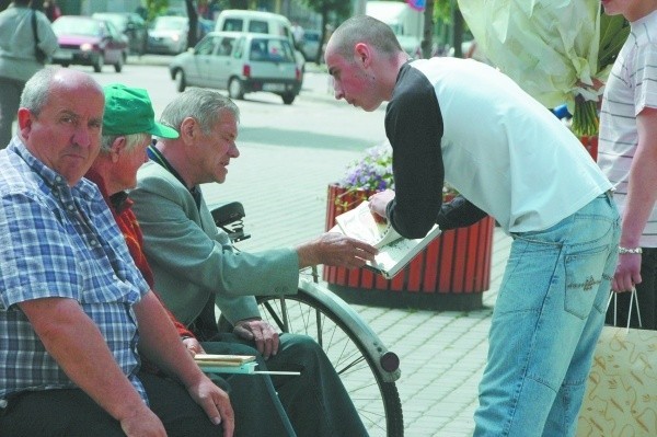 Książki uwalniane przez uczniów z Zespołu Szkół im. A. Mickiewicza oraz I LO im. T. Kościuszki znalazły nowych czytelników