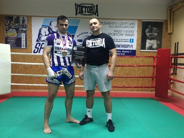 Trener Paweł Surdy (z prawej) z powracającym do formy Mateuszem Rycerskim.