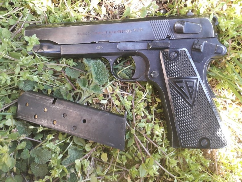 Broń przejęta przez buskiech policjantów