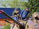 Dzień Czołgisty to kolejna impreza plenerowa w Lubuskim Muzeum Wojskowym w Drzonowie. Zobaczysz czołgi od środka i zjesz wojskową grochówkę