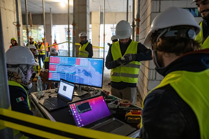 Budimex zaprezentował w Krakowie robota. Ma pomóc w budowie nowego budynku Wojskowego Szpitala Klinicznego