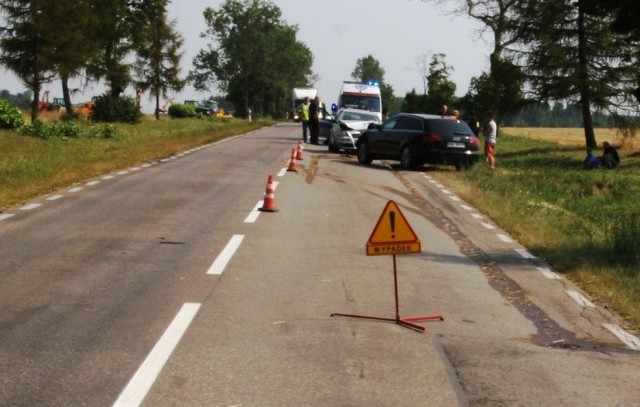 Oboje kierujący byli trzeźwi. 26-latkowi z volkswagena mundurowi zatrzymali prawo jazdy. Teraz monieccy policjanci szczegółowo wyjaśniają okoliczności tego zdarzenia.