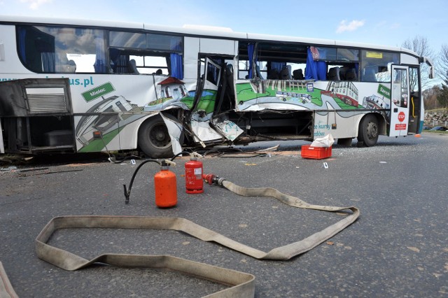 W wypadku autobusu w Domaradzu ucierpiało 16 osób.