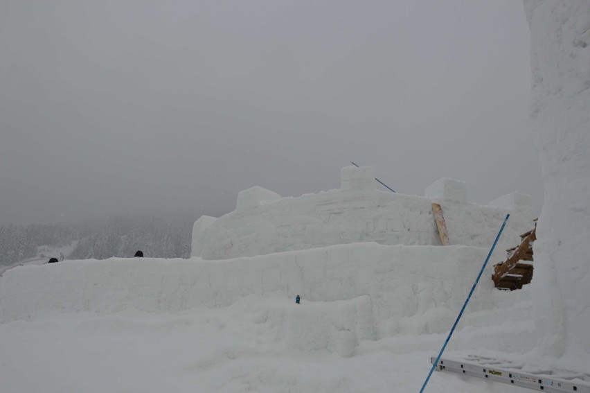 Zakopane. Zrobili gigantyczny śnieżny labirynt i śnieżny zamek [ZDJĘCIA, WIDEO]