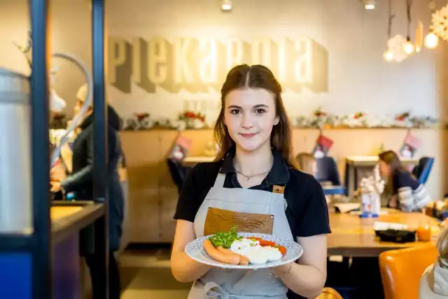 Trend jadania śniadań poza domem ma się w Bydgoszczy całkiem nieźle. Co oferują lokale w mieście nad Brdą? Sprawdziliśmy kilka wybranych propozycji.