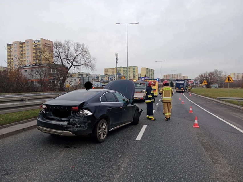 Zderzenie dwóch samochodów na ul. Jana Pawła II w...