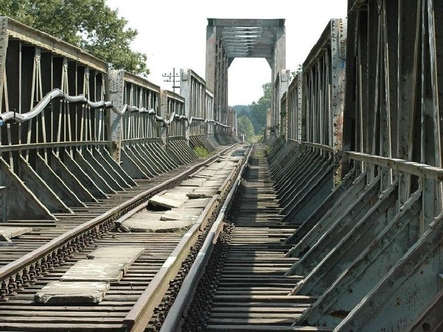 Niestety mostu kolejowego w Stanach jest coraz mniej. Wszystko za sprawą kolejnych wizyt złomiarzy