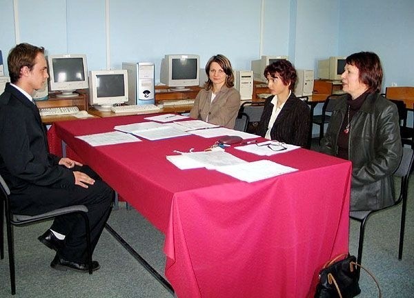 W Zespole Szkół nr 2 w Stalowej Woli wczoraj odbywały się egzaminy pisemne ze starej i nowej matury oraz ustne prezentacje z języka polskiego.