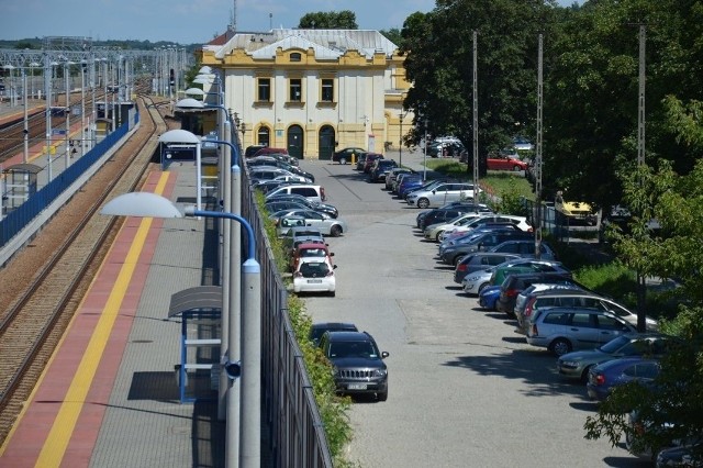 Obok dworca PKP w Bochni powstanie węzeł przesiadkowy, jego budowa pochłonie prawie 5,8mln zł, obiekt ma być gotowy wiosną 2023 roku