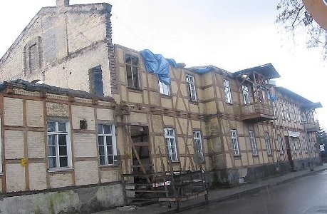 Spalona część dawnego Hotelu Müllera, należąca do powiatu aleksandrowskiego
