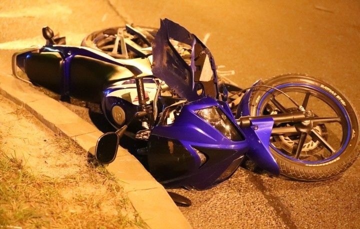 Wypadek w Stalowej Woli. 16-latek i 15-latka jadący motorowerem zostali ranni. Potrąciło ich porsche (ZDJĘCIA)