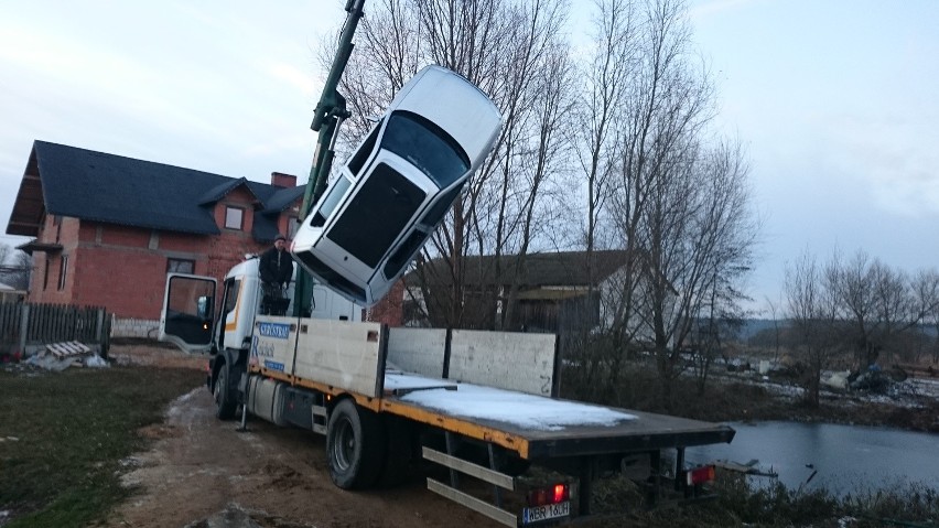 Tragedia w Ulaskach Stamirowskich. Auto wpadło do rzeki,...