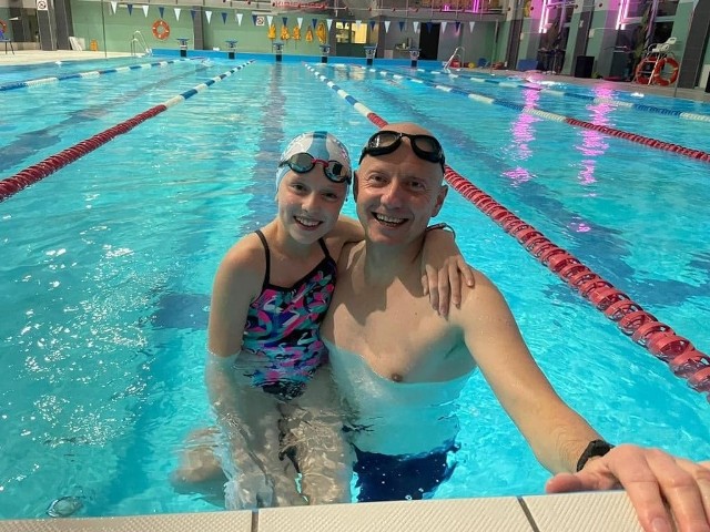 Na zdjęciu Wojciech Góźdź z córką Małgorzatą - razem przepłynęli dystans 18 500 metrów.