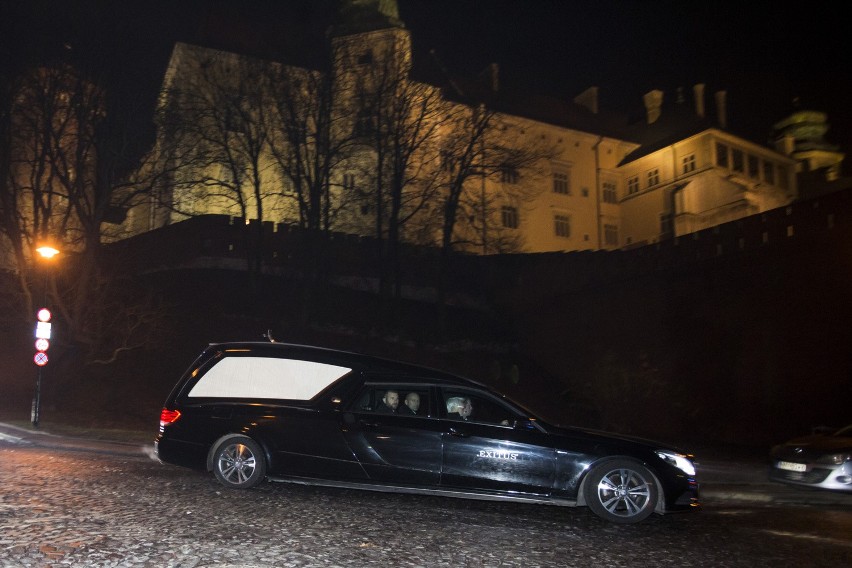 Ekshumacja ciał pary prezydenckiej na Wawelu