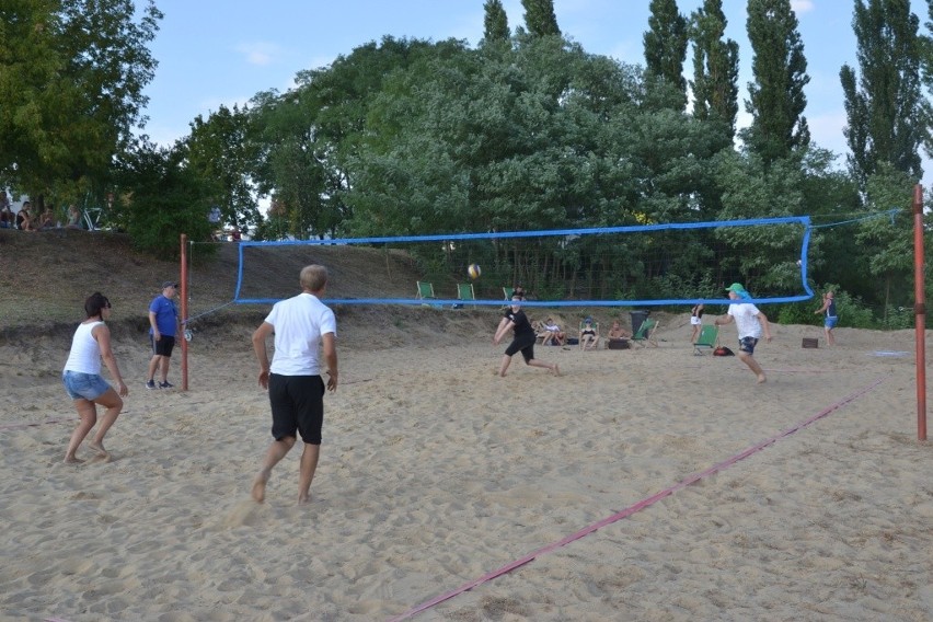 W Lipnie odbył się II Turniej Plażowej Piłki Siatkowej MIXTY. Zbierano pieniądze na rehabilitację Szymona Knacha [zdjęcia]