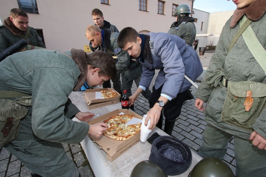 Młodzież kontra... zomowcy tuż przed rocznicą stanu wojennego w Kielcach