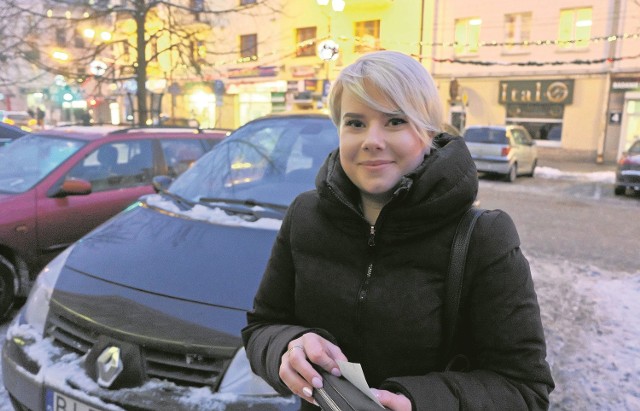 Białostoczanka Karolina Olszewska cieszy się, że miasto ukarało firmy odśnieżające. - Na ul. Gajowej o mały włos nie rozjechałam pieszego. Było naprawdę ślisko - mówi.