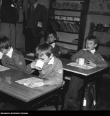 Tak kiedyś wyglądała codzienność uczniów! Oto archiwalne szkolne zdjęcia z XX wieku