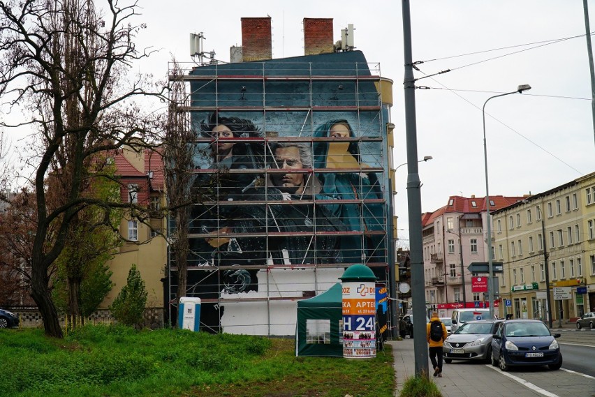 W poniedziałek na ścianie zaczął pojawiać się kolejny mural....