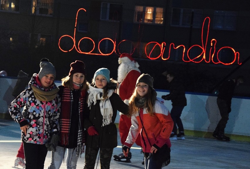 W piątek, 30 grudnia, otwarte zostało lodowisko „Lodolandia”...