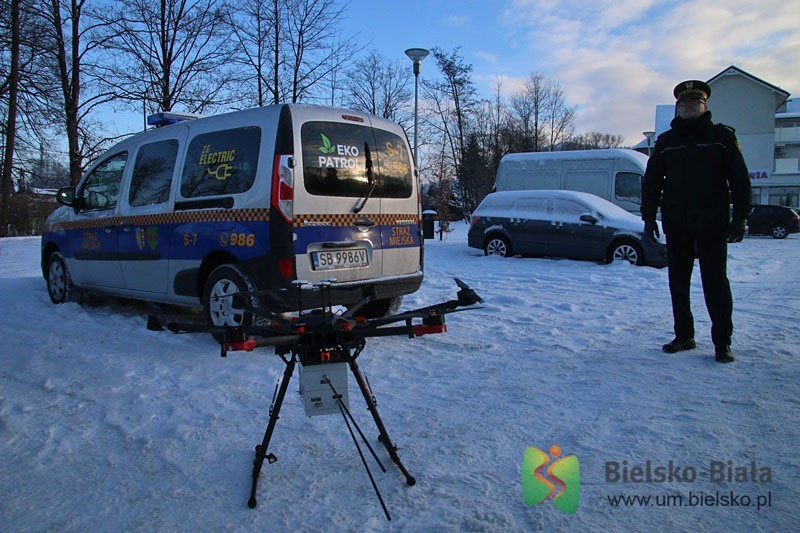 W Bielsku-Białej straż miejska używa drona. Szukają najbardziej kopcących kominów ZDJĘCIA