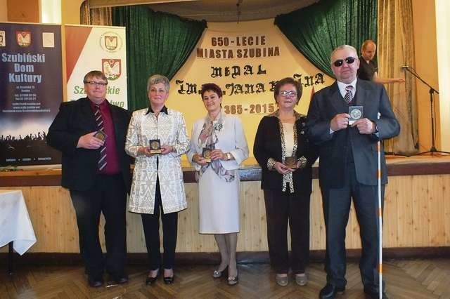 Tegoroczna piątka nagrodzonych Medalami im. ks. Jana Kleina w Szubińskim Domu Kultury