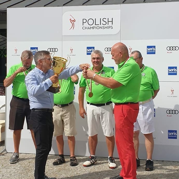 Golfiści Armady ze złotymi medalami i pucharem za zwycięstwo...