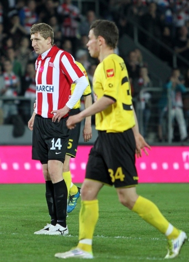 Bartłomiej Grzelak (z lewej) wierzy, że Cracovia utrzyma się w Ekstraklasie