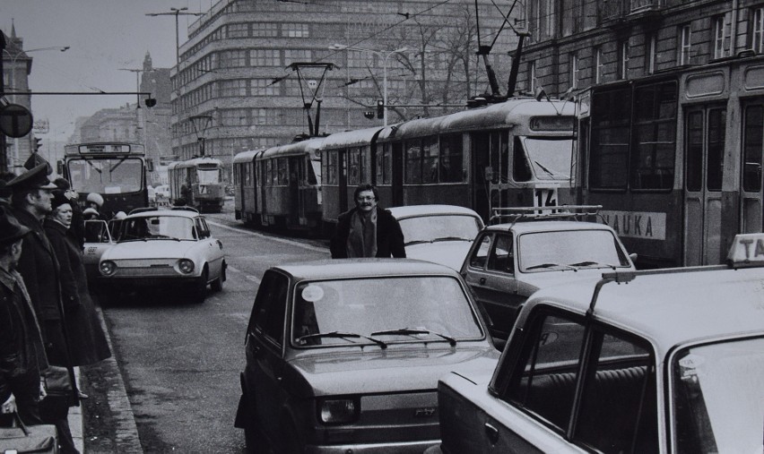 Wrocławska komunikacja sprzed lat. Korki i tłumy (ZDJĘCIA)