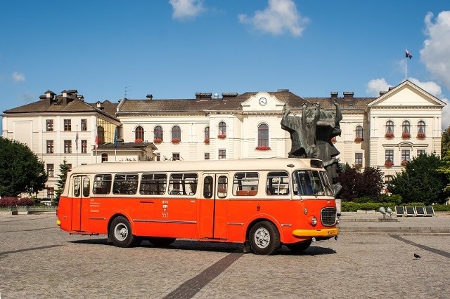 Zabytkowy autobus "Ogórek" wozi turystów na trasie Bydgoszcz-Myślęcinek. Pierwszy kurs 5 sierpnia.