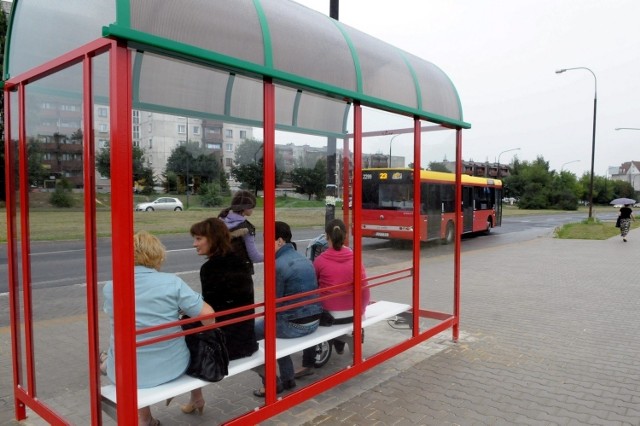 Z powodu wymiany kostki brukowej w zatokach autobusowych na ul. Granitowej, od środy nieczynny będzie przystanek autobusowy Poręba 01. Zdjęcie ilustracyjne