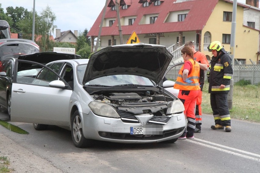 Wypadek pod Wrocławiem. Zderzyły się trzy samochody  