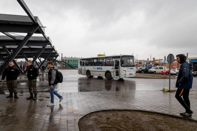 Bielsk Podlaski. Pasażerowie czekali, autobus nie przyjechał. Rodzice licealistów dzwonili do PKS Nova S.A